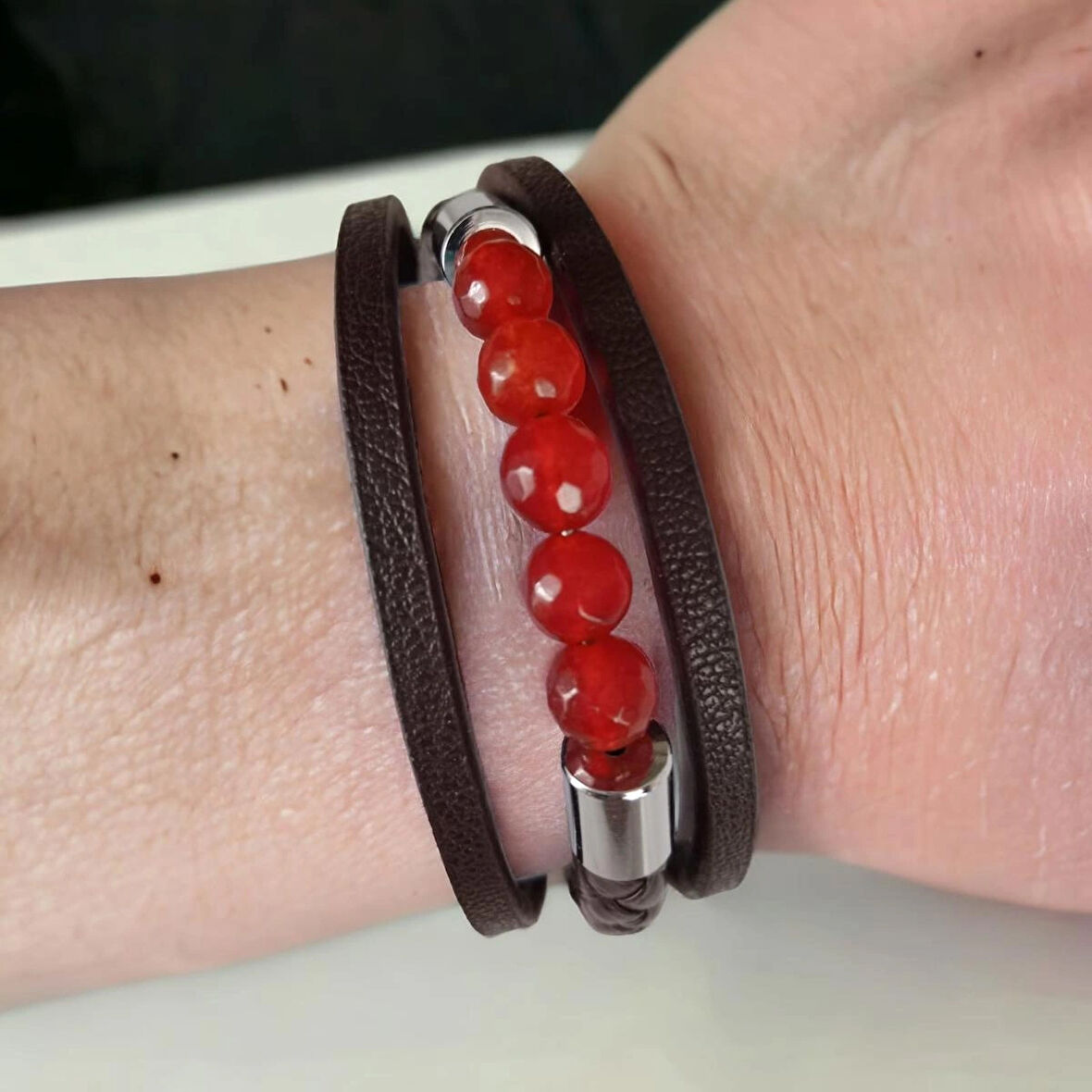 %100 Deri Çoklu Saç Örme Beyaz İpli Siyah Bileklik Mıknatıs Kapama 