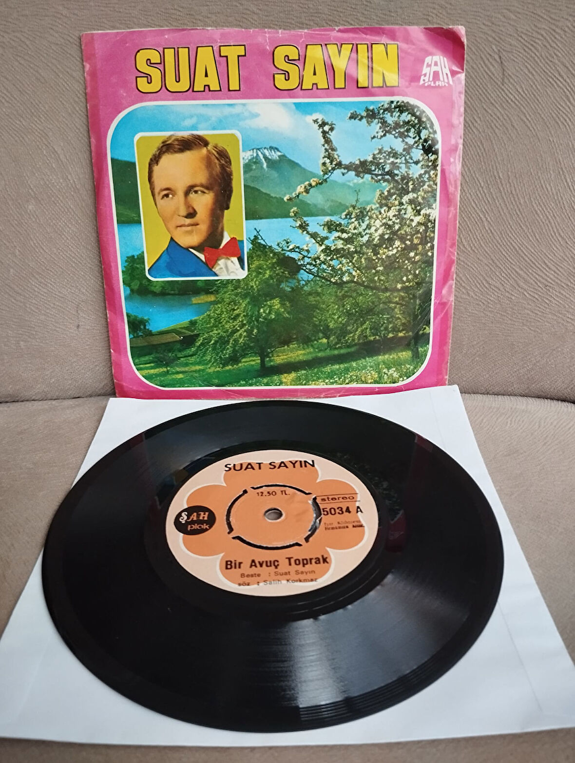 Suat Sayın - Bir Avuç Toprak / Tuzak  - Türkiye Basım  45 lik Plak