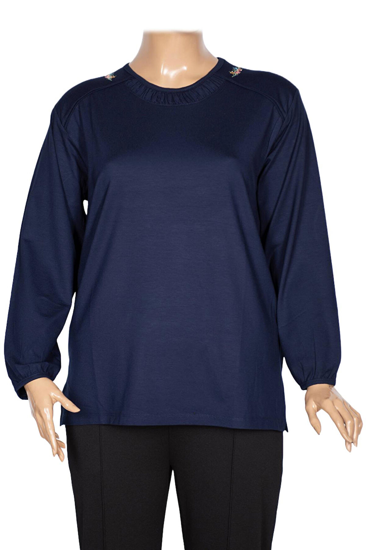 Cimariva Kadın Meyra Büyük Beden O Yaka Nakışlı Lacivert Bluz