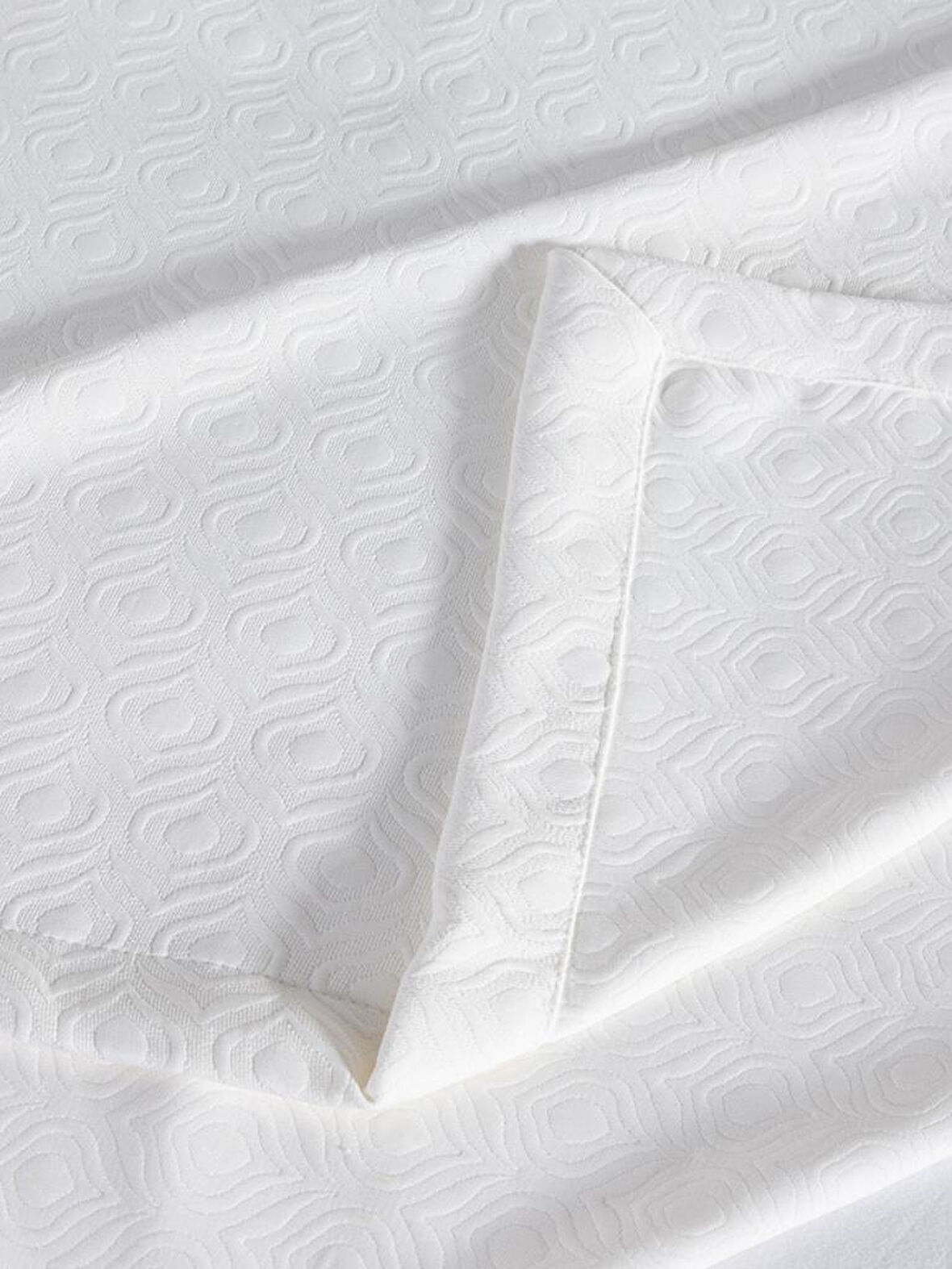 Yatak Örtüsü Marisa – Nefes Alabilen, Hafif ve Şık Tasarımlı