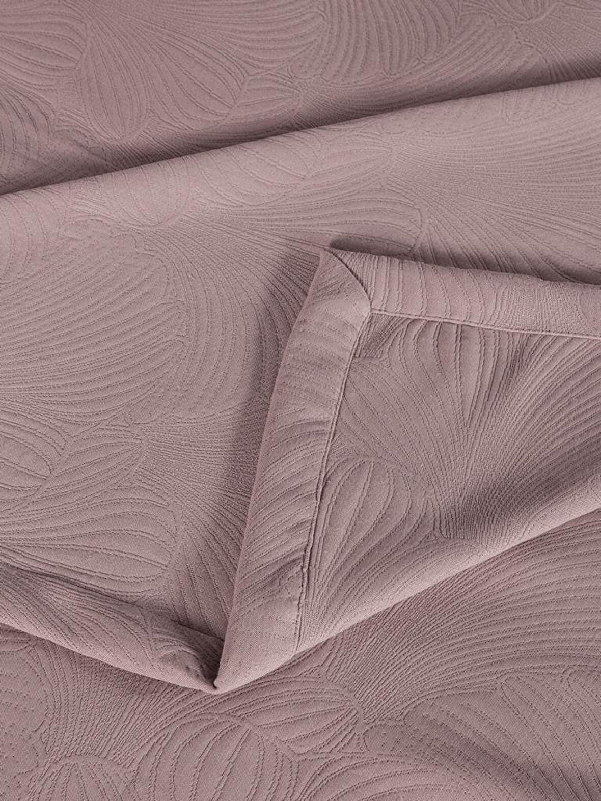 Yatak Örtüsü Alora – Pastel Renkli, Yumuşak ve Zarif Görünümlü