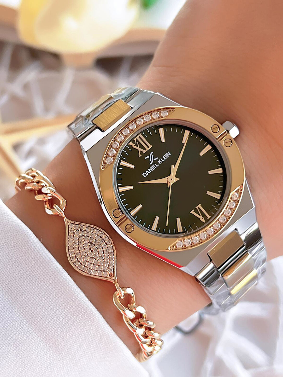 Daniel Klein Çelik Kordon 30 Mt Suya Dayanıklı Kadın Kol Saati+Bileklik BFG.1.13783.7