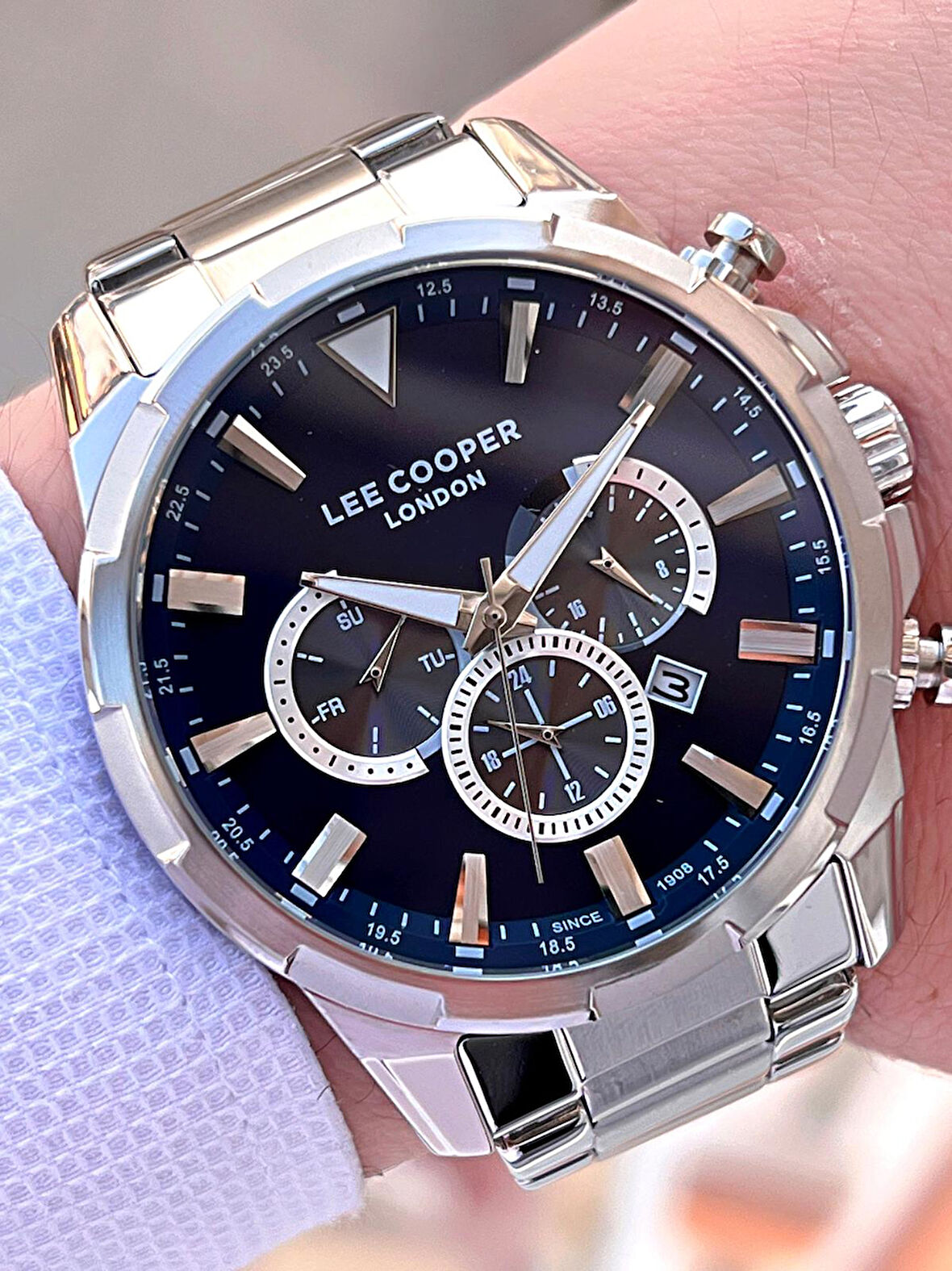 Lee Cooper Çelik Kordon Kadran Özellikleri Aktif 50 Mt Suya Dayanıklı Erkek Kol Saati FBLC.07385.390