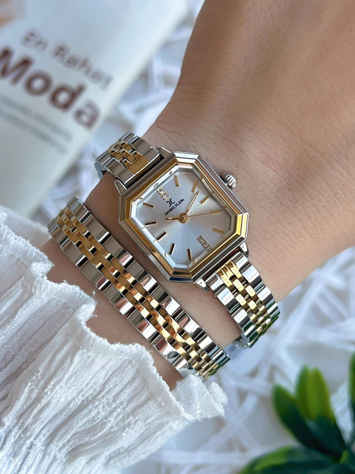 Daniel Klein 2 Yıl Garantili Özel Tasarım Dolamalı Kordonlu 3 Atm Kadın Kol Saati ZJ.14098.4