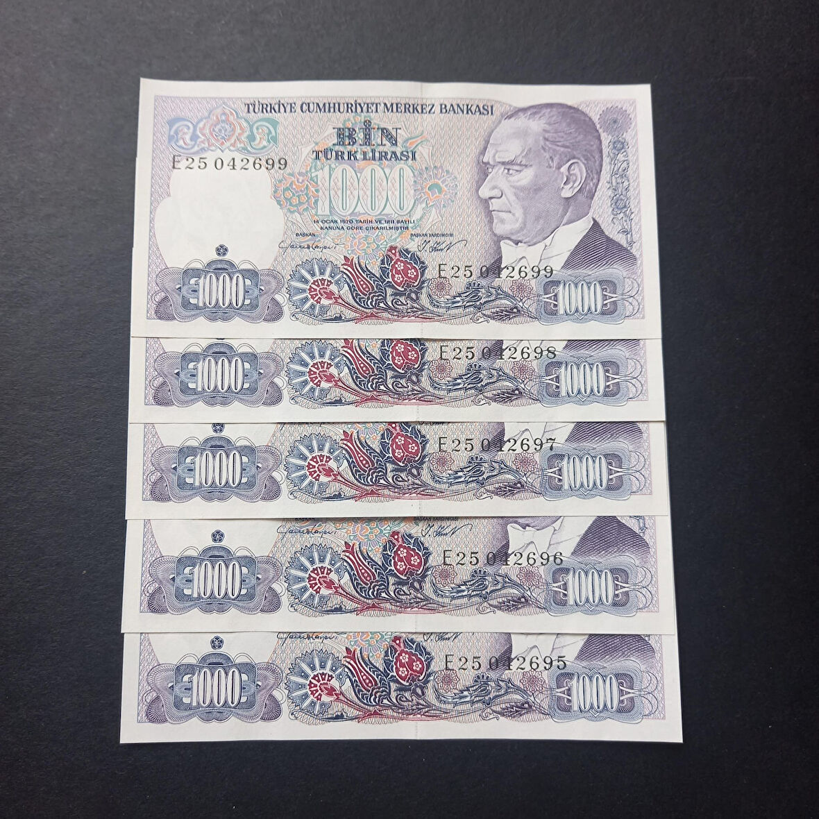 E25-042695/699 7.Emisyon 1.Tertip 1000Türk Lira E25 Serisi takipli beşli ÇİL eski para 671156e377a61