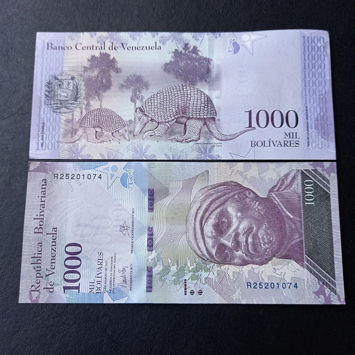 Escoines Koleksiyon 3996367df8d620190d 2017 Venezuela 1000Bolivar ÇİL yabancı eski kağıt para