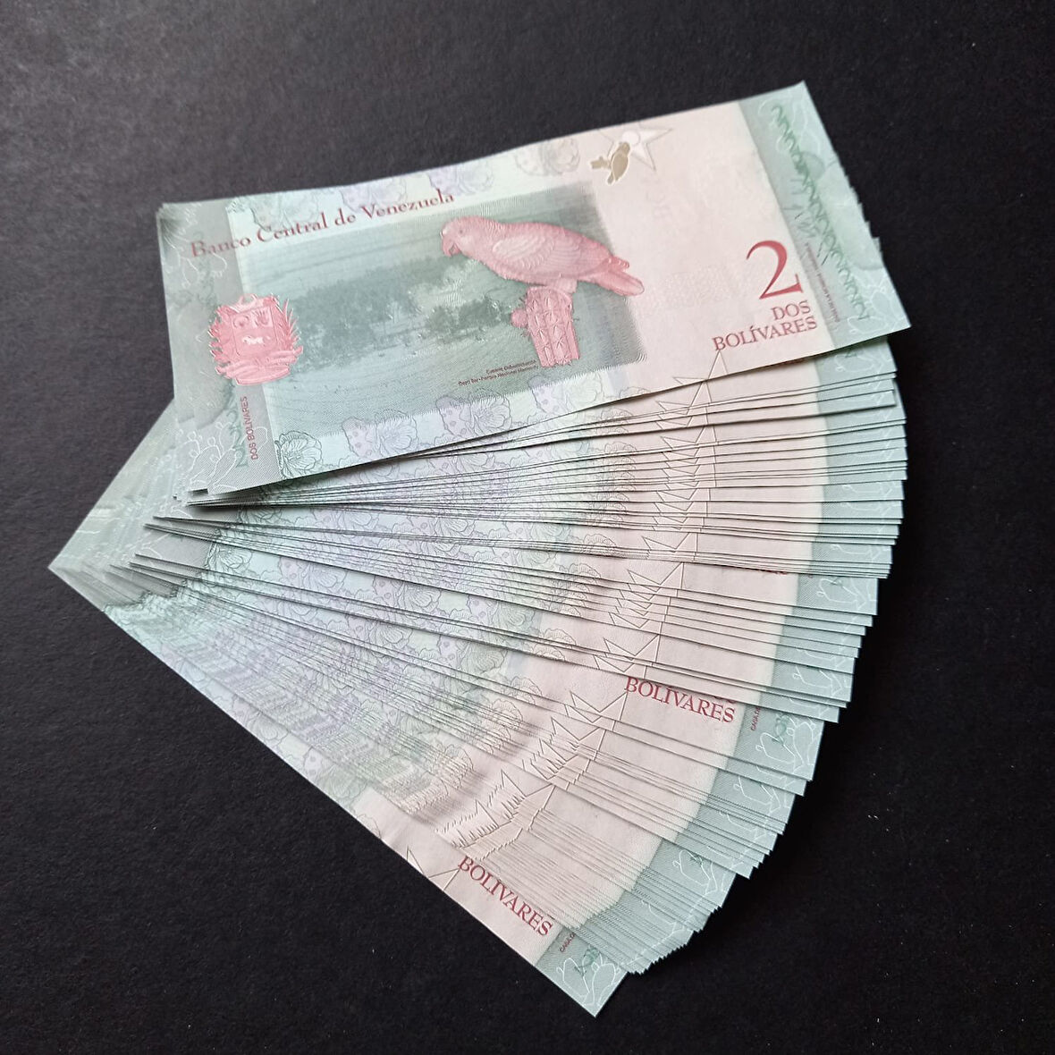 Escoines 3996368f576833056e 2018 Venezuela 2Bolivar ÇİL 100 Adet Deste