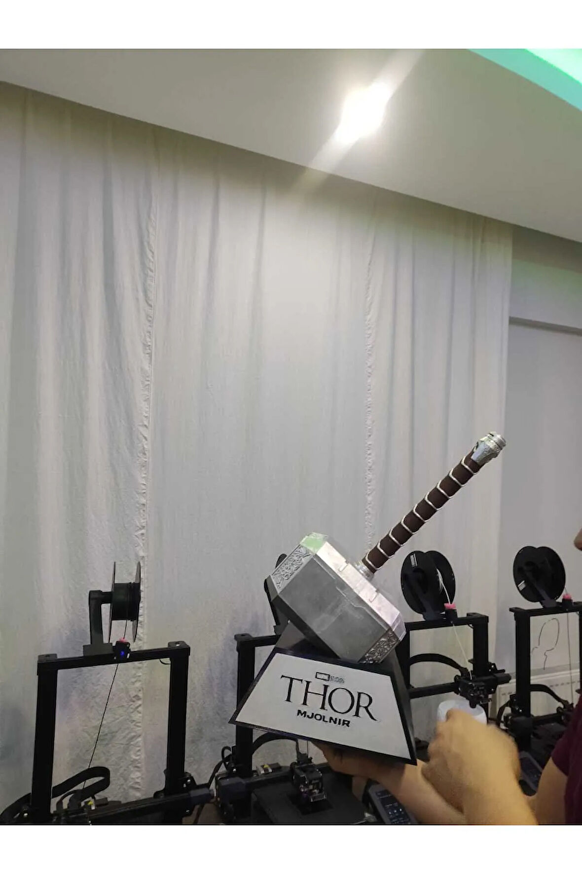 Thor'un Çekici Mjolnir Ve Stand Thor Çekiç ( TOPLAM 62 CM)
