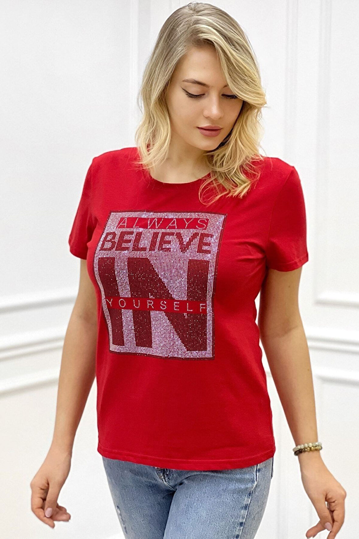 Yazılı Crystal Taş Baskılı Büyük Beden Bisiklet Yaka Kısa Kollu Pamuk Rahat Şık Beyaz Kadın T-shirt