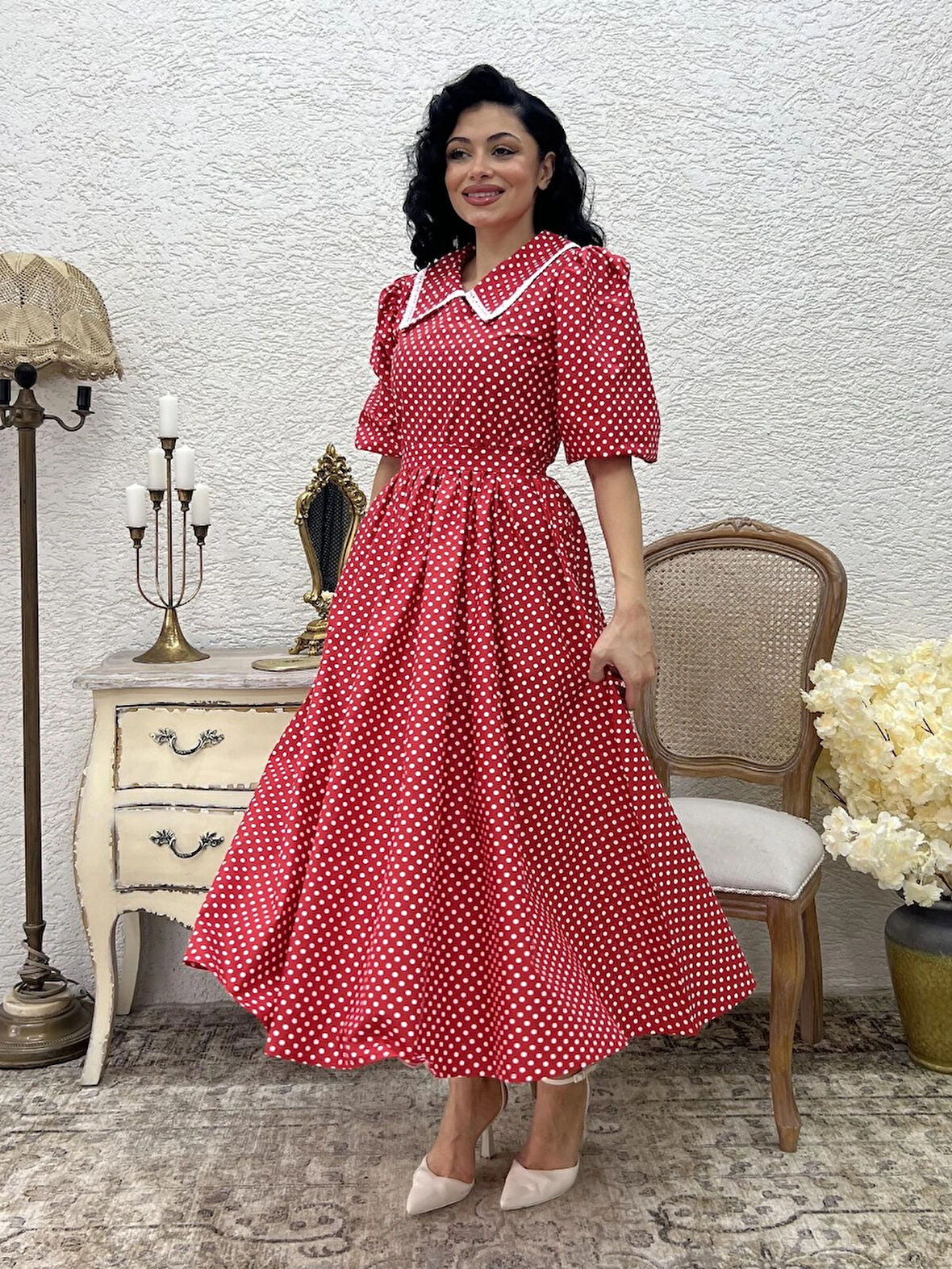 Yakalı Kırmızı Puantiyeli Beyaz Dantelli Kloş Elbise