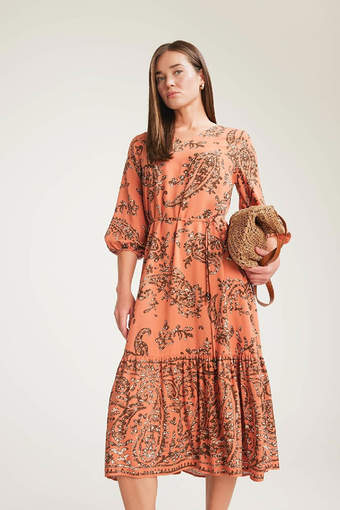 DeFacto Regular Fit V Yaka Çiçek Desenli Yarım Kollu Midi Elbise F0985AX25SMOG327