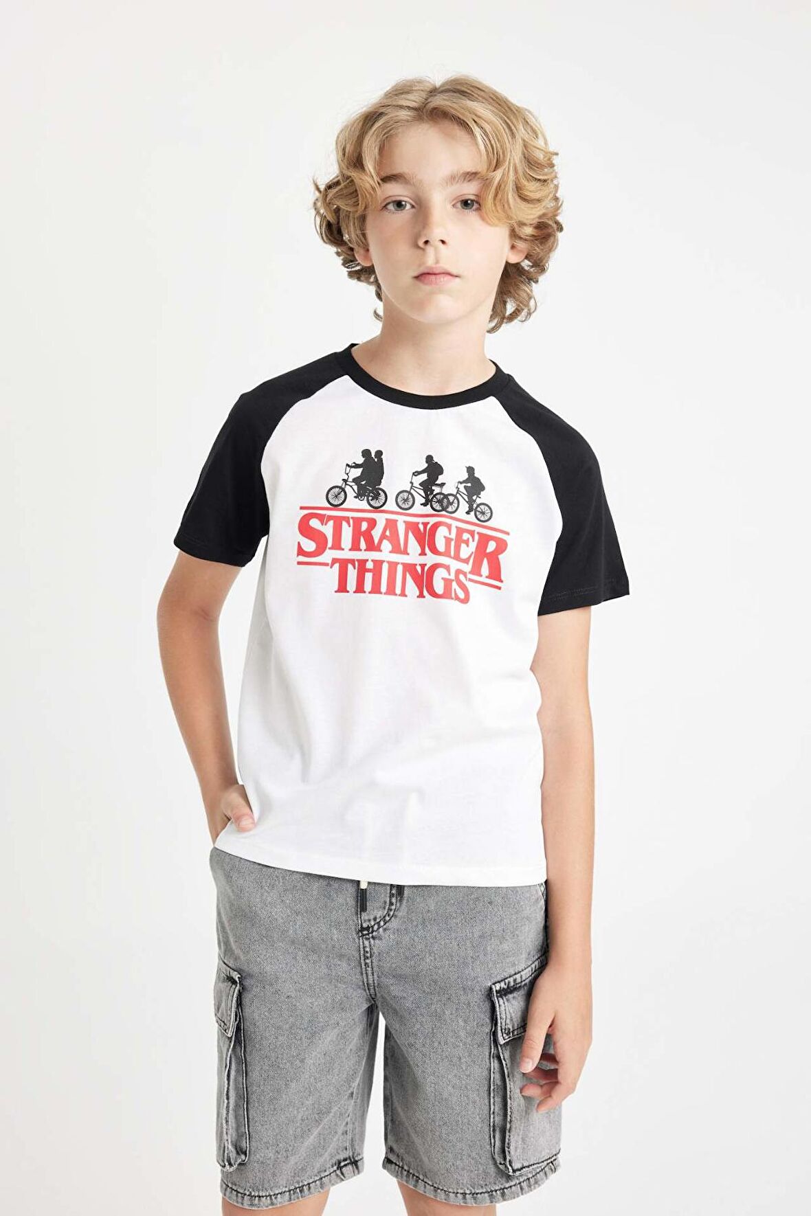 DeFacto Erkek Çocuk Stranger Things Bisiklet Yaka Kısa Kollu Tişört C0520A824SMWT32