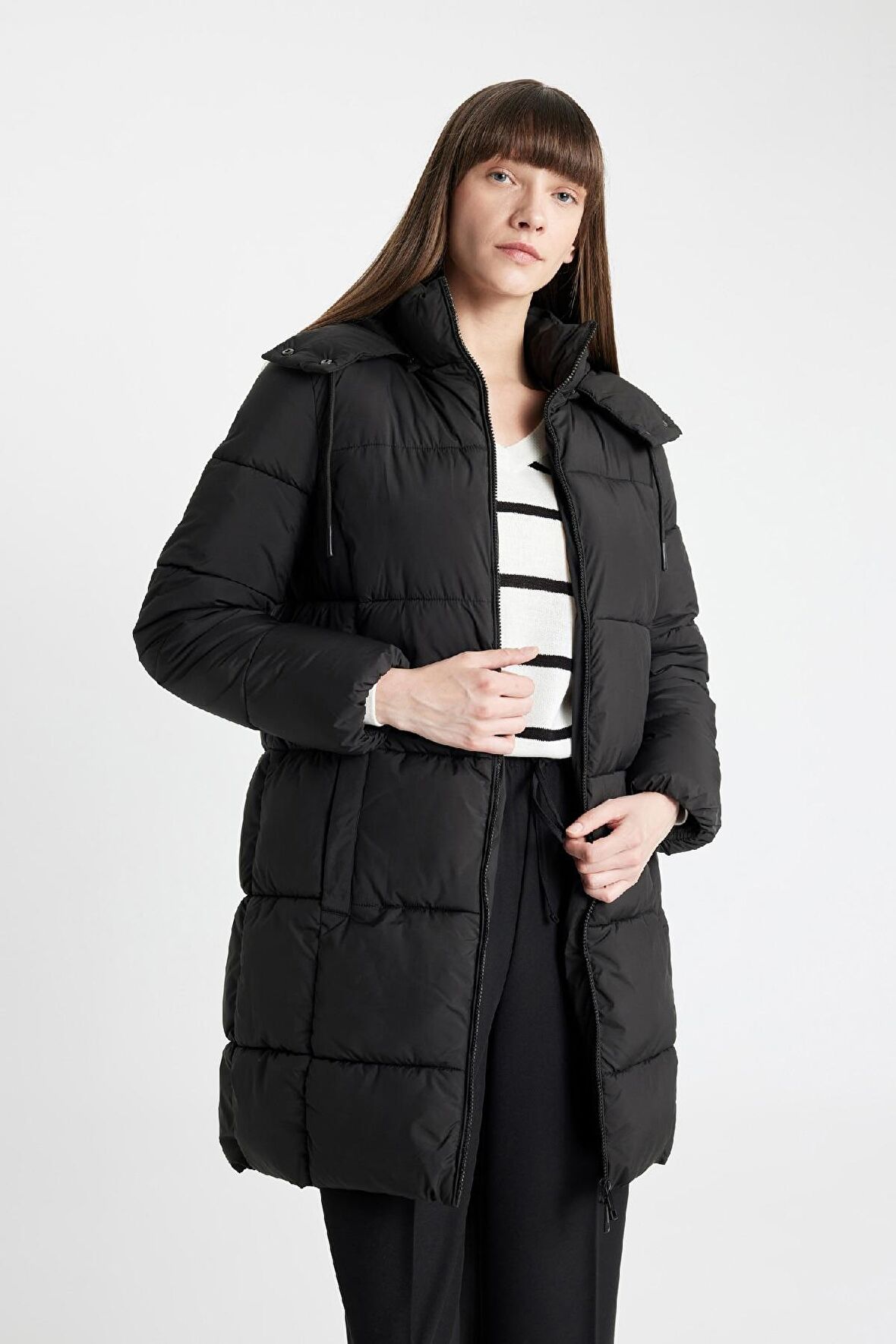 DeFacto Puffer Şişme Uzun Mont Parka Su İtici Regular Kalıp Çıkarılabilir Kapüşonlu A1315AX24WNBK27