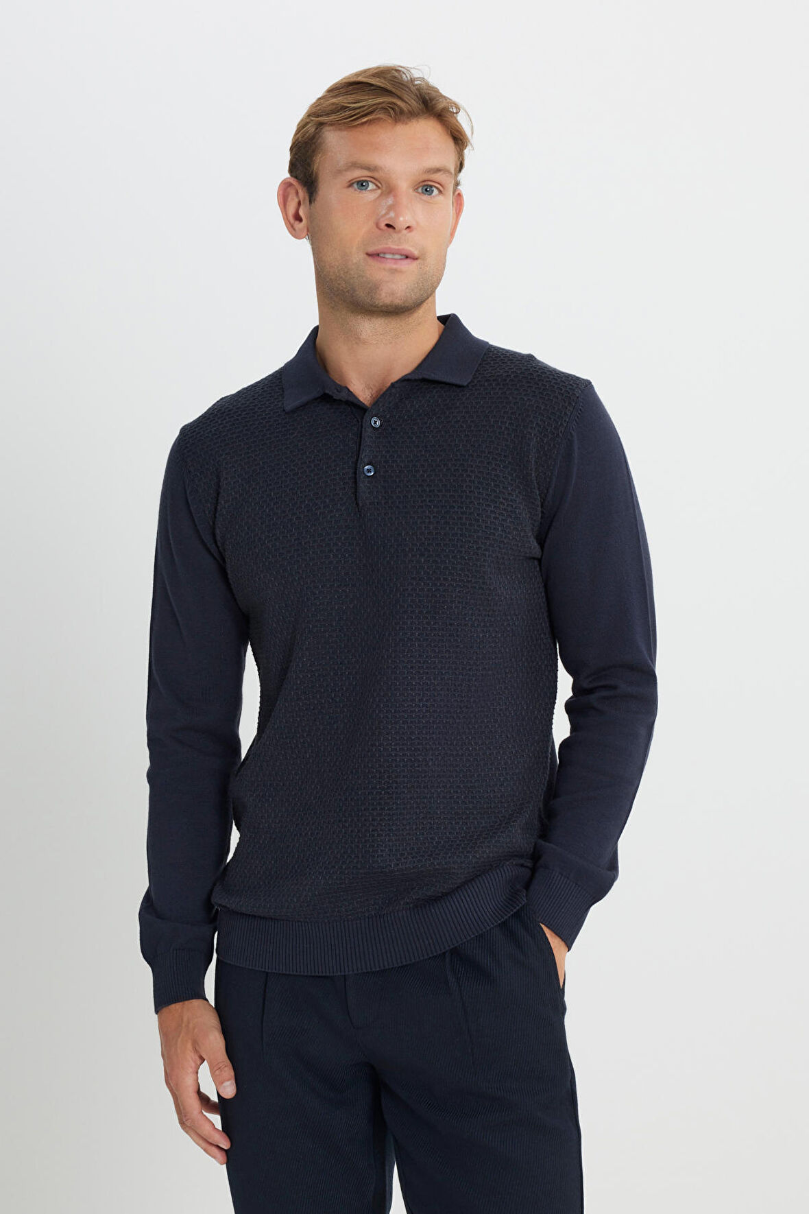 Pamuklu Standart Fit Normal Kesim Polo Yaka Jakarlı Triko Kazak