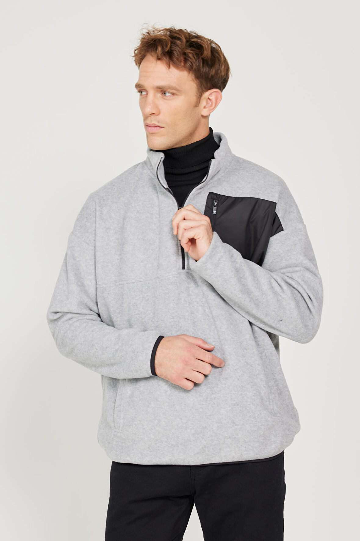 Erkek Gri Melanj Oversize Fit Genis Kesim Bato Yaka Cep Detayli Fermuarli Isi Tutan Polar Sweatshirt