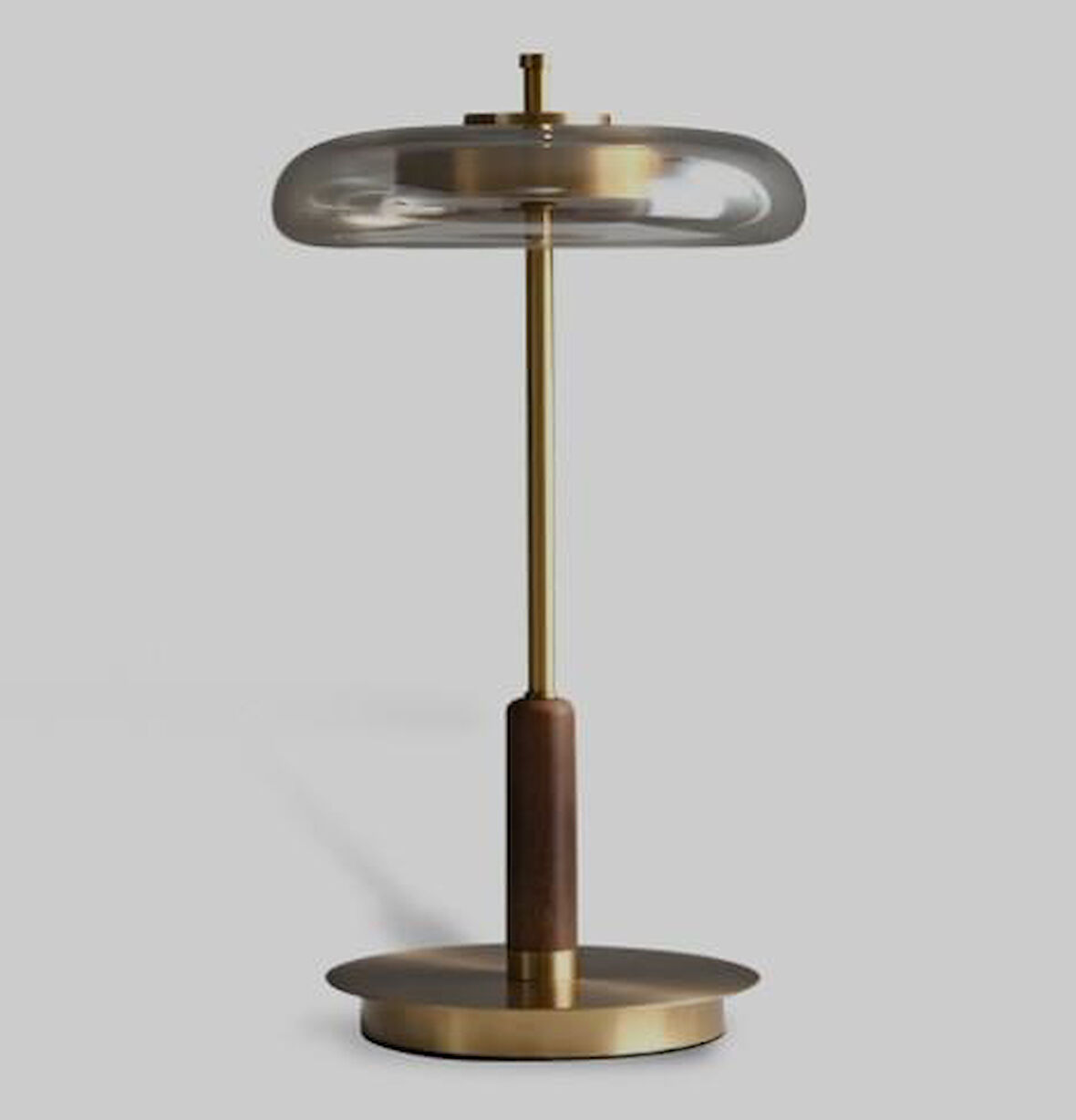 umienza Füme Camlı Masa Lambası – Eskitme Metal Gövde, Ahşap Metal Detaylı Modern Tasarım