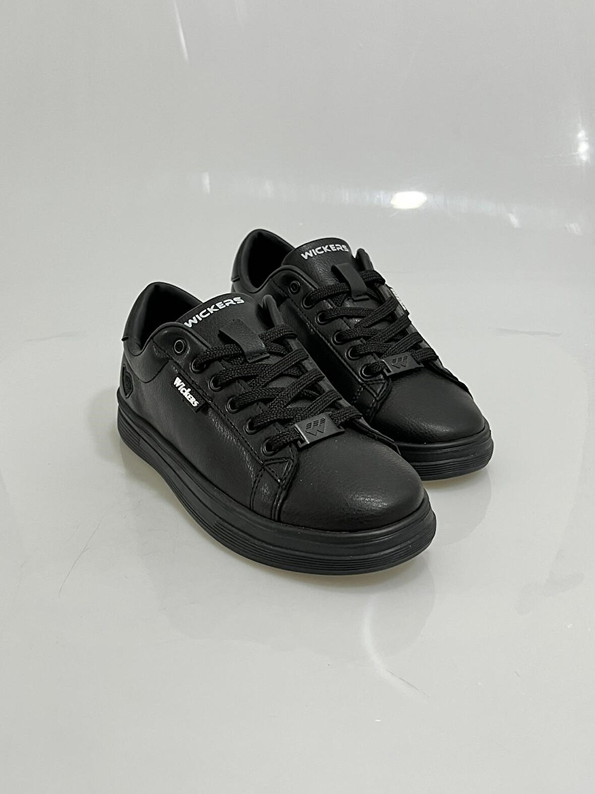 2885 Wickers Siyah-Siyah Bağcıklı Kalp Detaylı kadin Spor Ayakkabısı