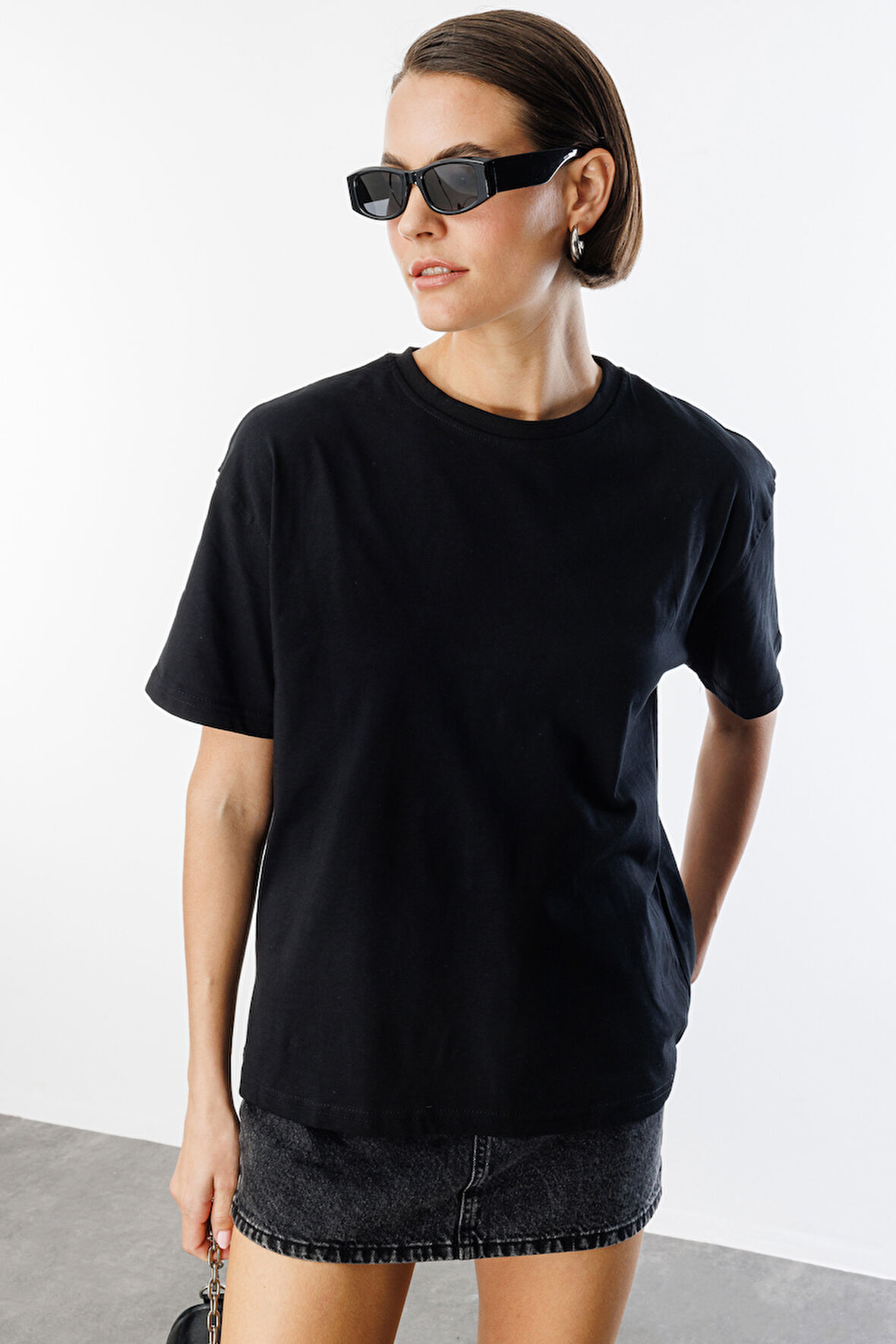 Kadın %100 Organik Pamuklu Kalın Dokulu Oversize Fit Yuvarlak Yakalı T-shirt KADIN-OVERSIZE-T-SHIRT