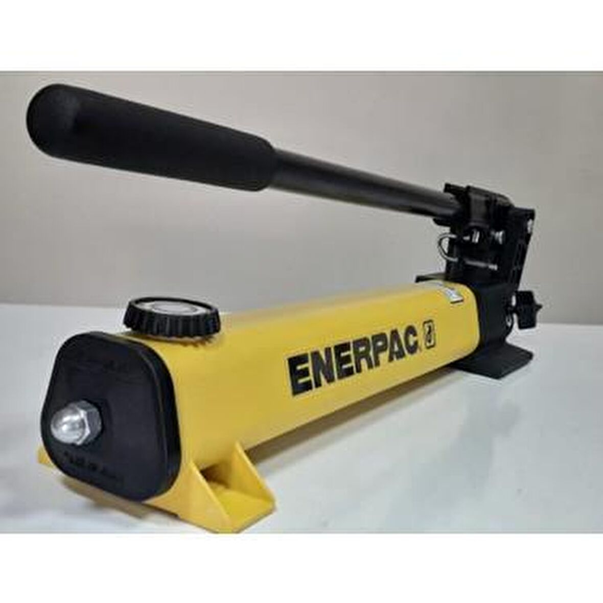 ENERPAC P-392 700 Bar El Pompası