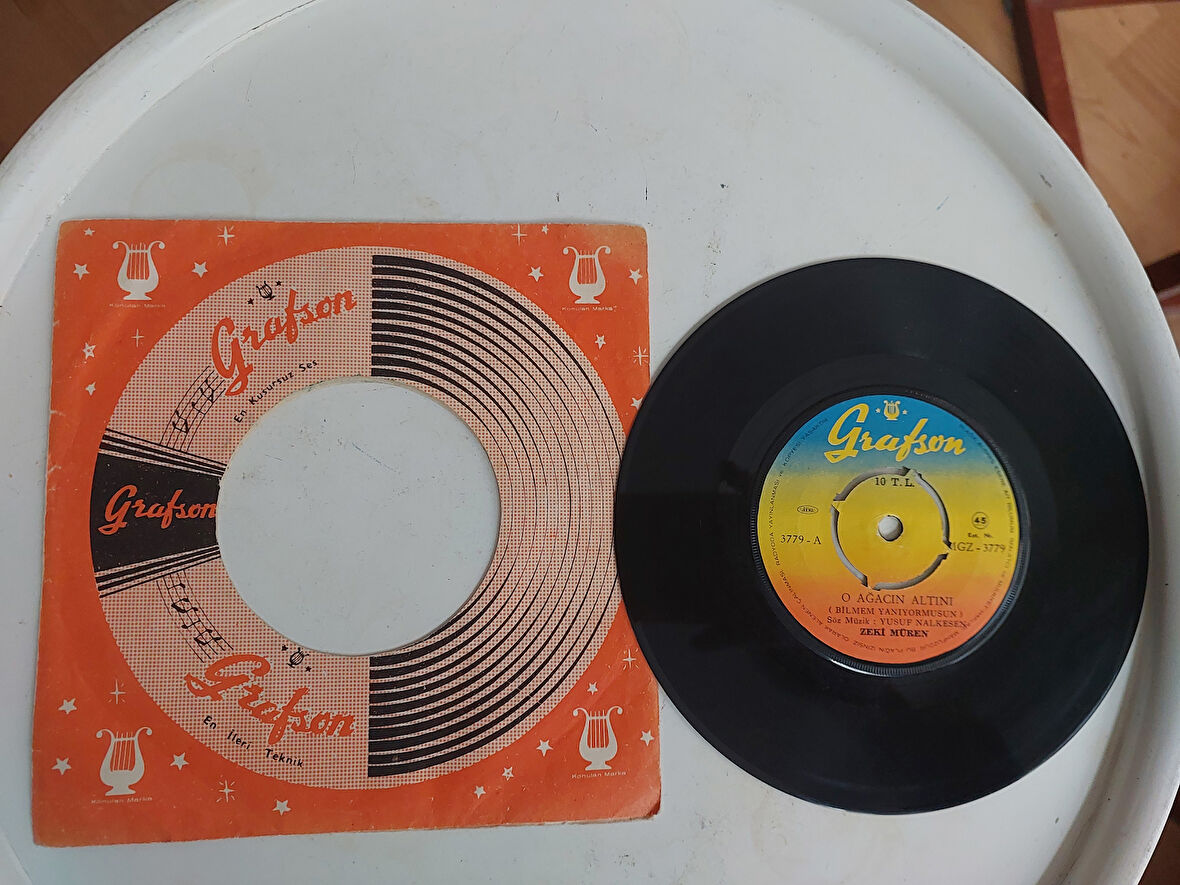 Zeki Müren – O Ağacın Altını / Şeytana Uyduk Bir Kerre -1972 Türkiye Basım Firma Kapaklı 45 Lik Plak
