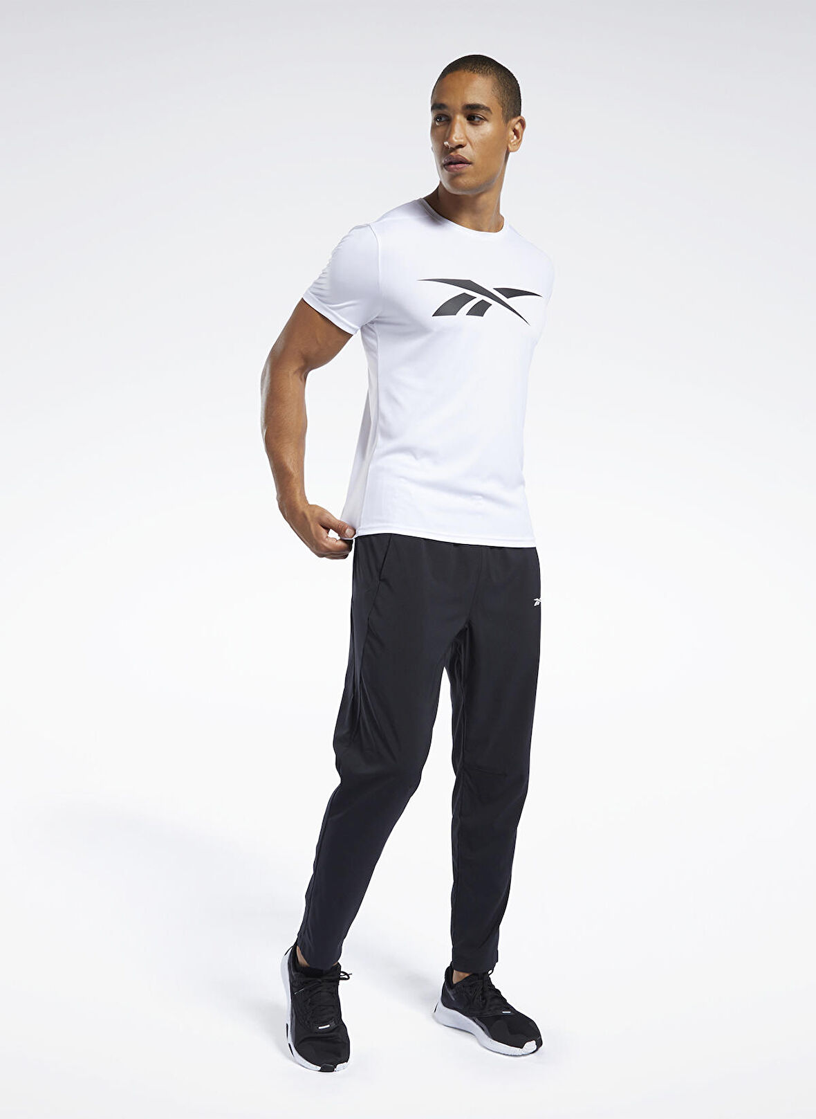 Reebok Fj4060 Wor Woven Pant  Bağlamalı Fitted  Siyah Erkek Eşofman Altı