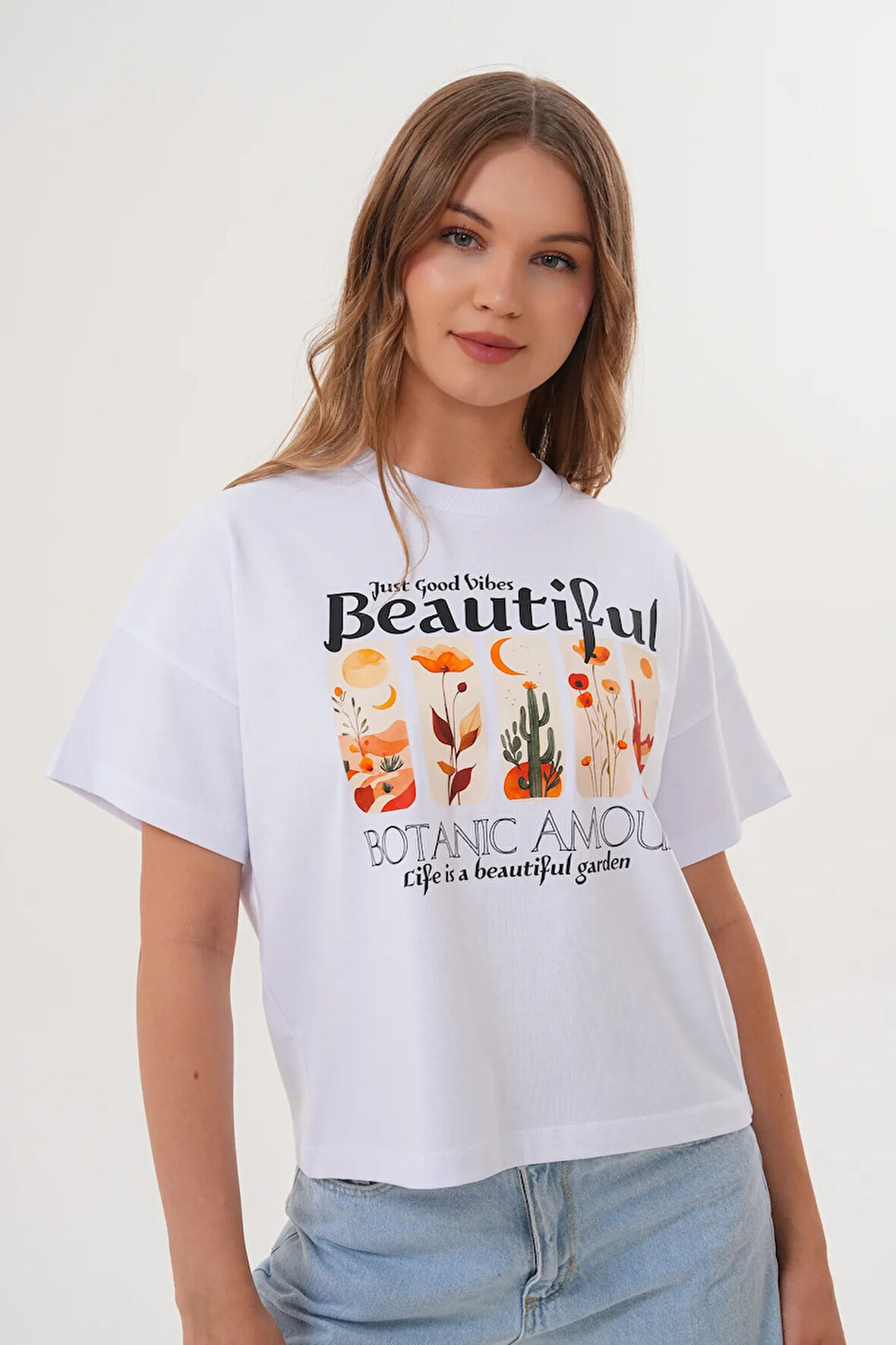 Kadın Beyaz Oversize Tişört – Botanik Baskılı,Beautiful / Botanic Amour Yazılı
