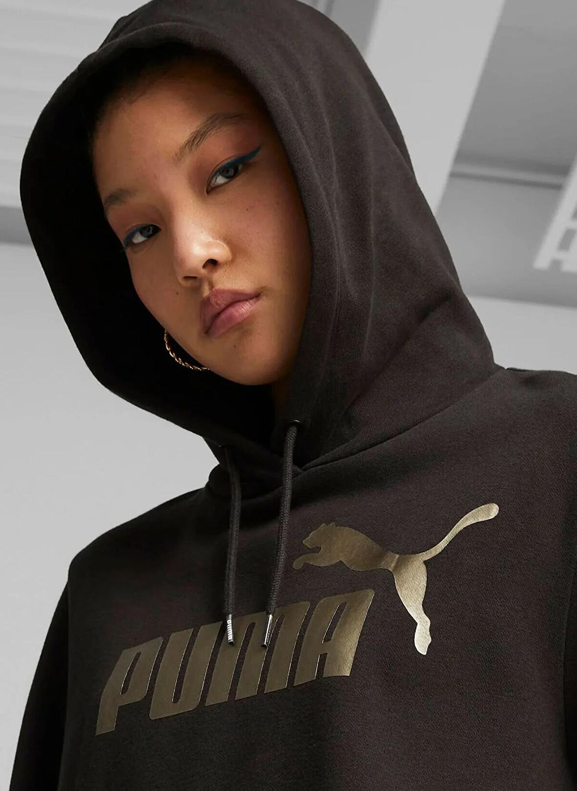 Puma Siyah Kadın Kapüşon Yaka Normal Kalıp Sweatshirt 84909651 ESS+ Metallic Logo  Hoodie