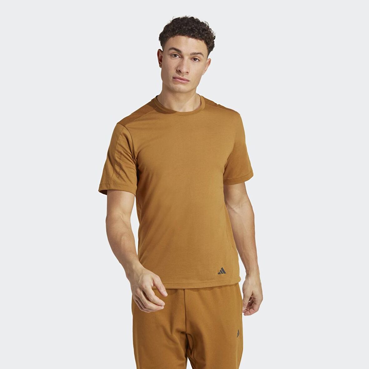 adidas Bisiklet Yaka Düz Kahve Erkek T-Shirt IB7887 YOGA BASE TEE
