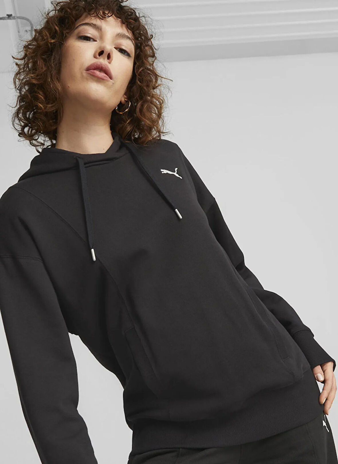 Puma 67311001 HER Hoodie TR PUMA Black Siyah Kapüşon Yaka Regular Fit Düz Kadın Sweatshırt