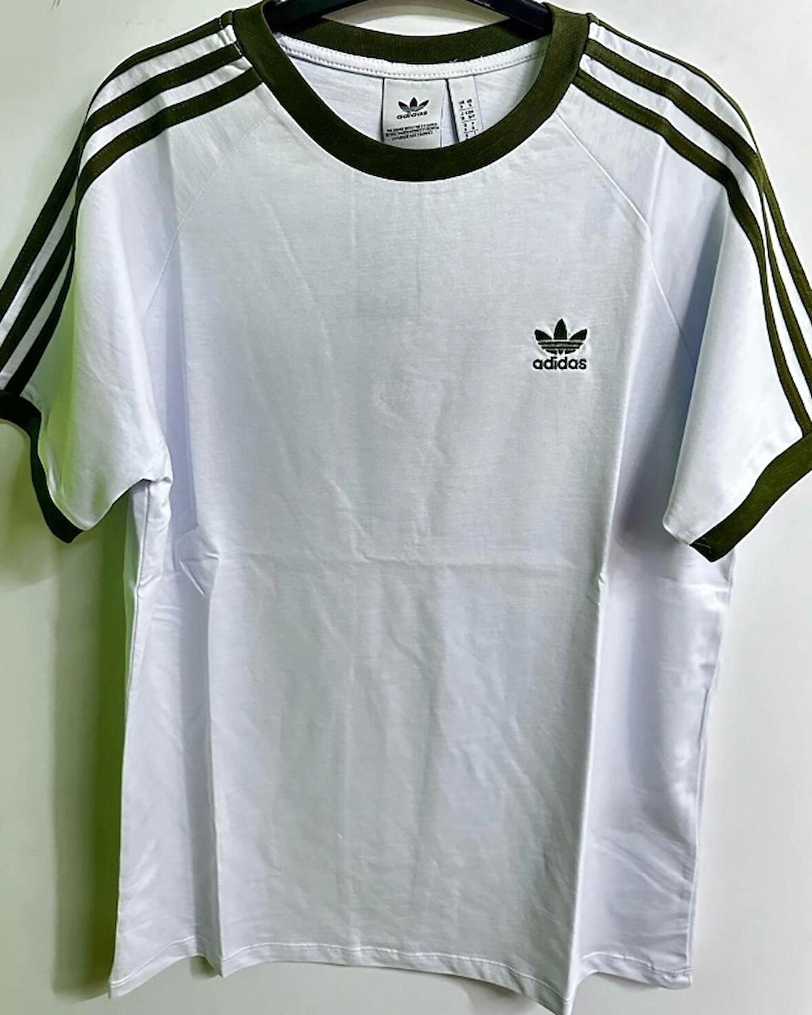 ADİDAS IA4846 BEYAZ HAKİ  ÇİZGİLİ TSHİRT