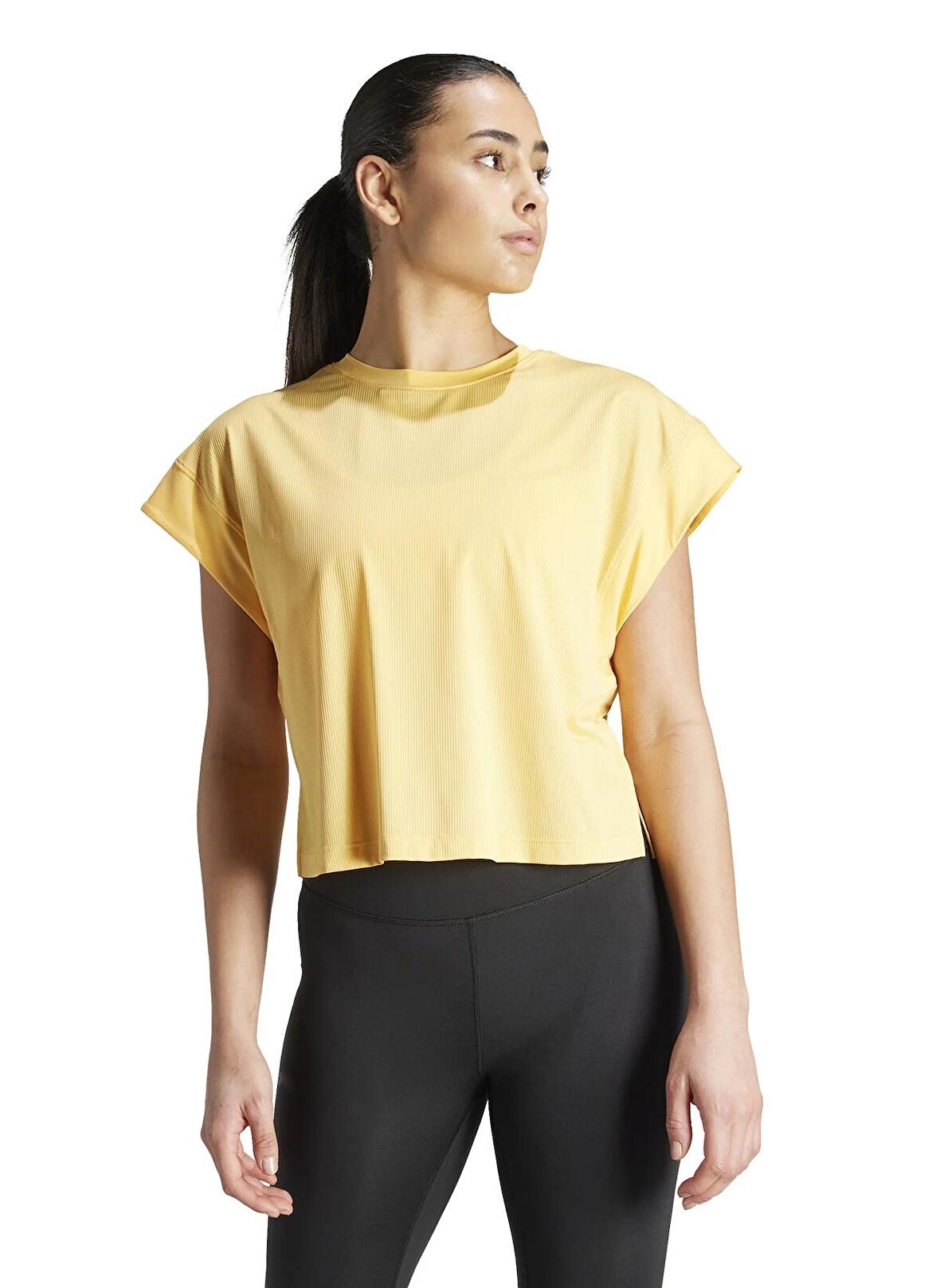 adidas Turuncu Kadın Yuvarlak Yaka T-Shirt IS2982 STUDIO