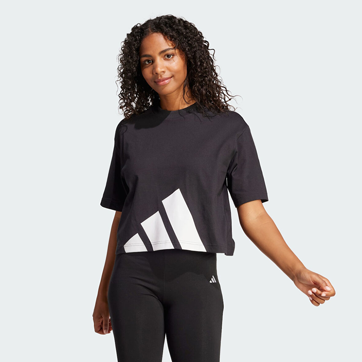 adidas JG8736 W BL SJ BF T Kadın T-Shirt