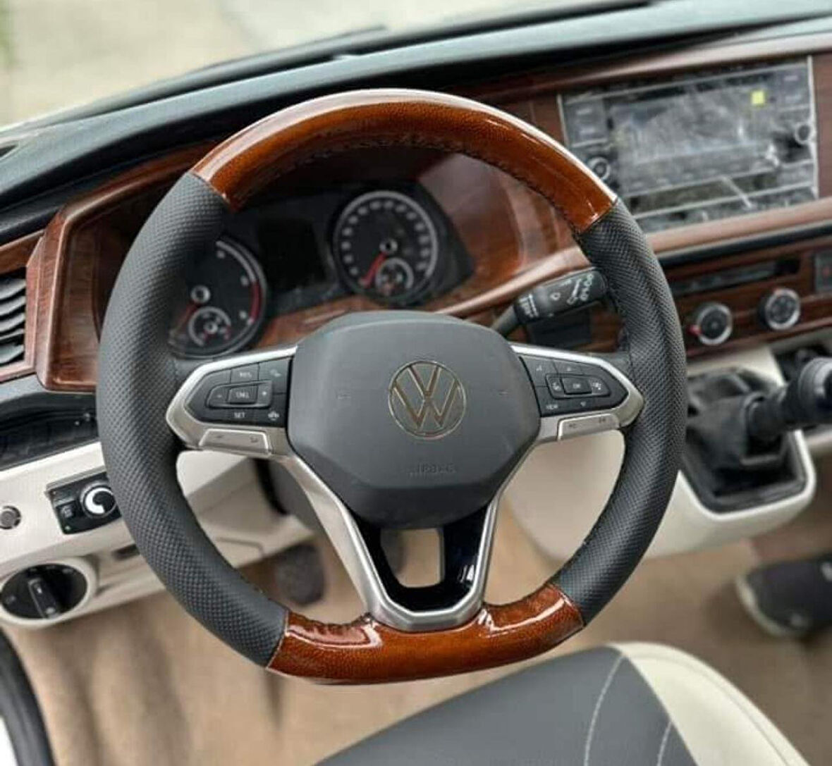 VOLKSWAGEN GOLF 8 - TRANSPORTER ARACA ÖZEL DİKMELİ DİREKSİYON KILIFI (AÇIKLAMAYI OKUYUNUZ)