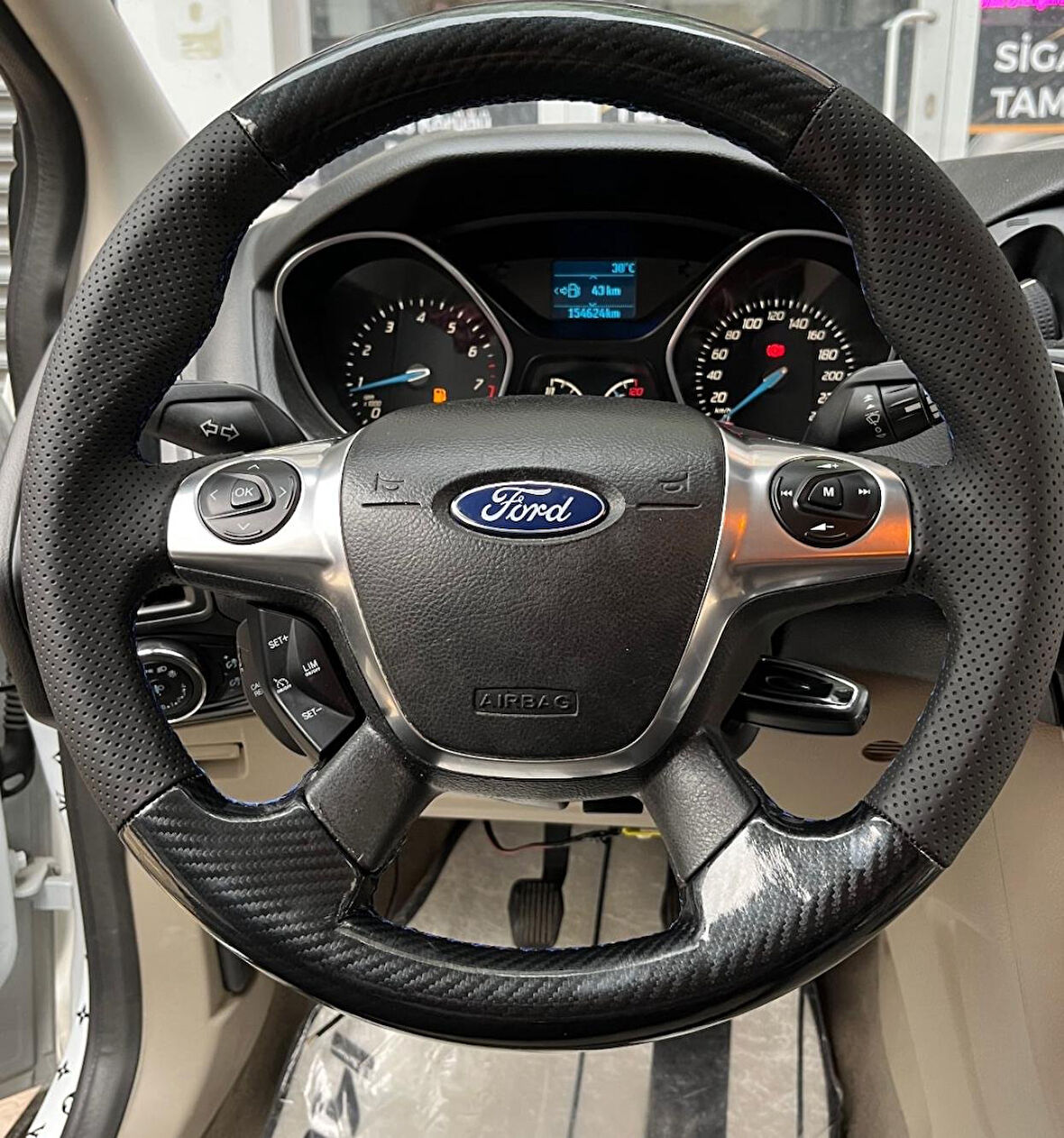 FORD FOCUS 3 ARACA ÖZEL DİKMELİ DİREKSİYON KILIFI(AÇIKLMAYI OKUYUNUZ)
