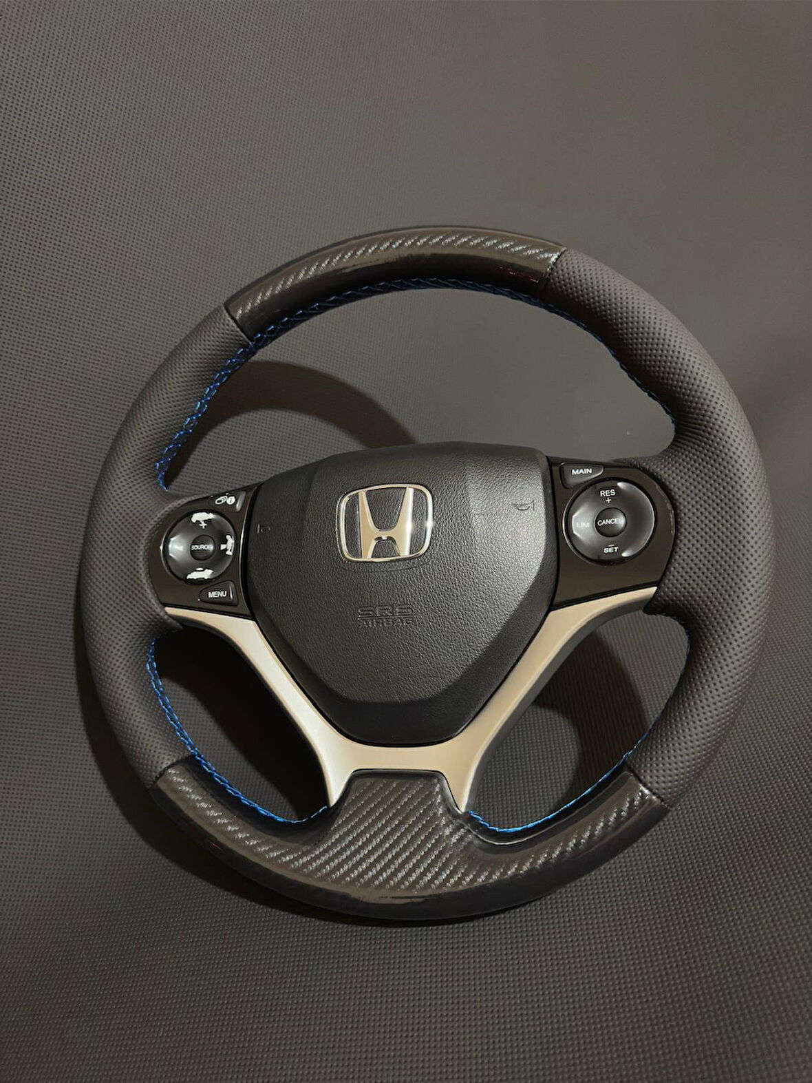 HONDA FB7 ARACA ÖZEL DİKMELİ DİREKSİYON KILIFI NOKTALI MİCROFİBER CARBON MAVİPLİ(AÇIKLAMAYI OKUYUNUZ)