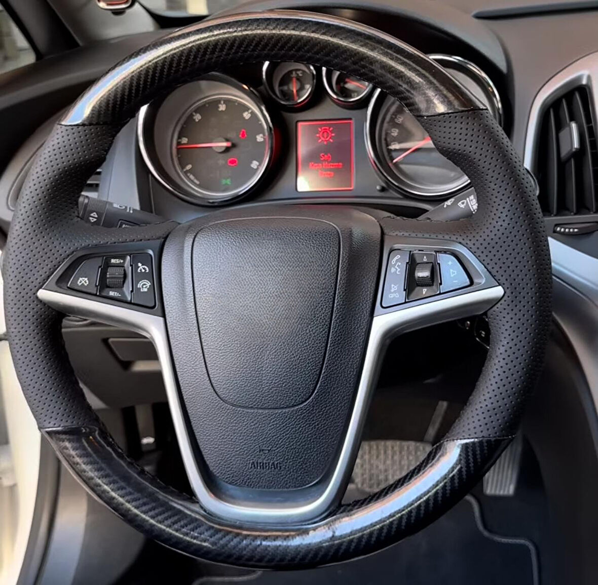 OPEL ASTRA J - İNSİGNİA ARACA ÖZEL DİKMELİ DİREKSİYON KILIFI(AÇIKLMAYI OKYNZ)