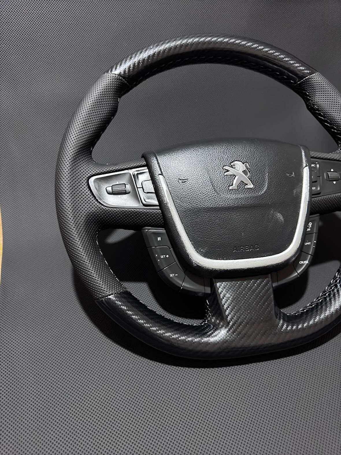 PEUGEOT 508 ARACA ÖZEL DİKMELİ DİREKSİYON KILIFI MİCROFİBERCARBON( AÇIKLAMAYI OKUYNZ)