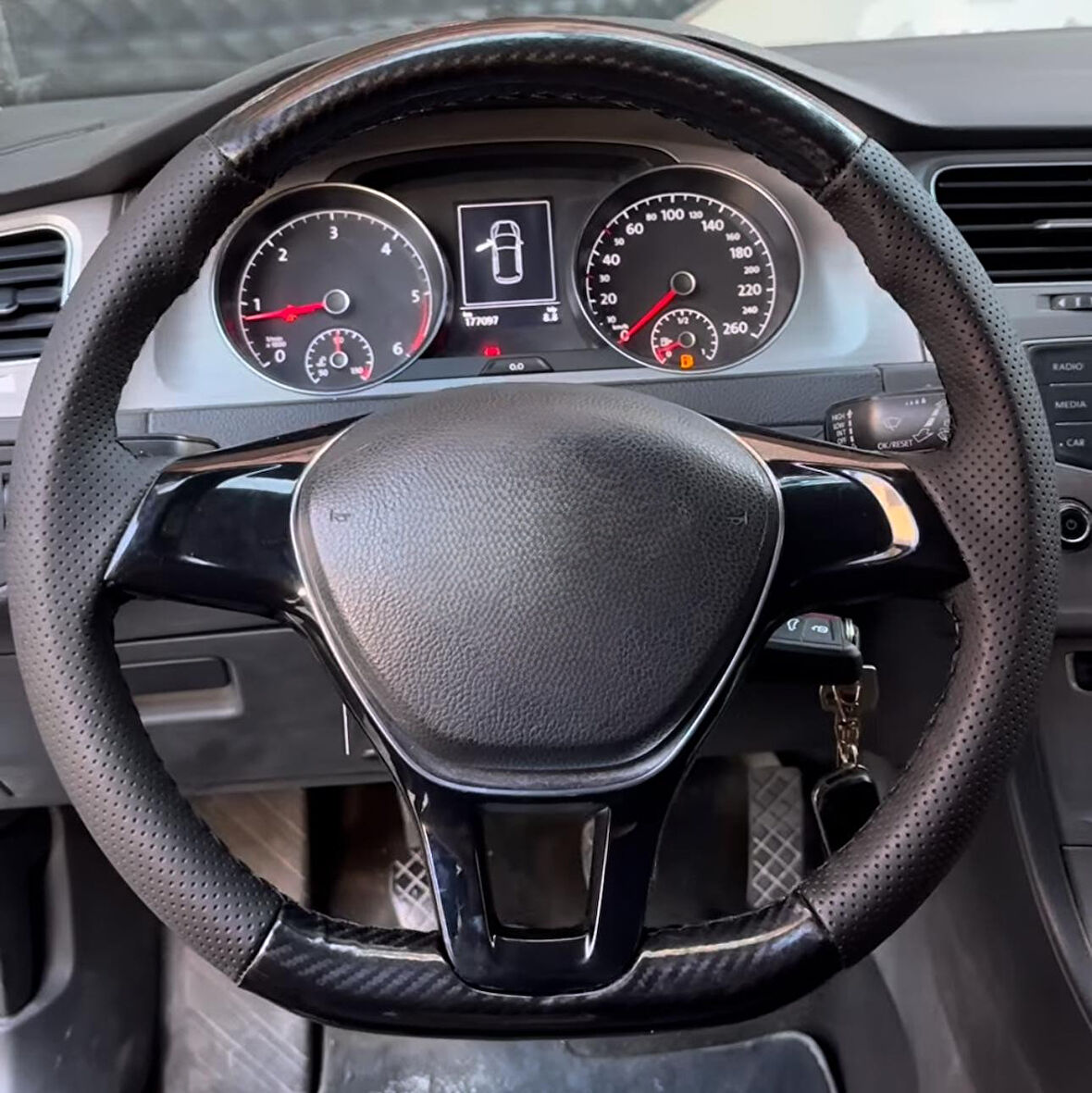 VOLKSWAGEN GOLF 7 PASSAT B8 ARACA ÖZEL DİKMELİ DİREKSİYON KILIFI (AÇIKLAMAYI OKUYNZ)