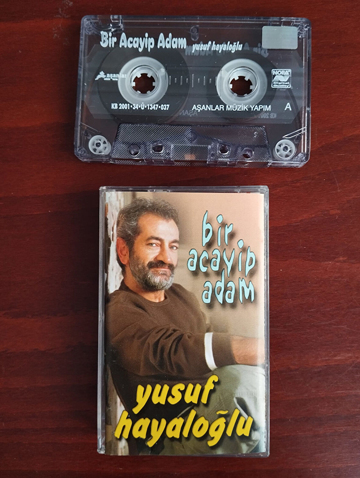 Yusuf Hayaloğlu ‎–  Bir Acayip Adam -  2001  Türkiye Basım Kaset Albüm-2.el