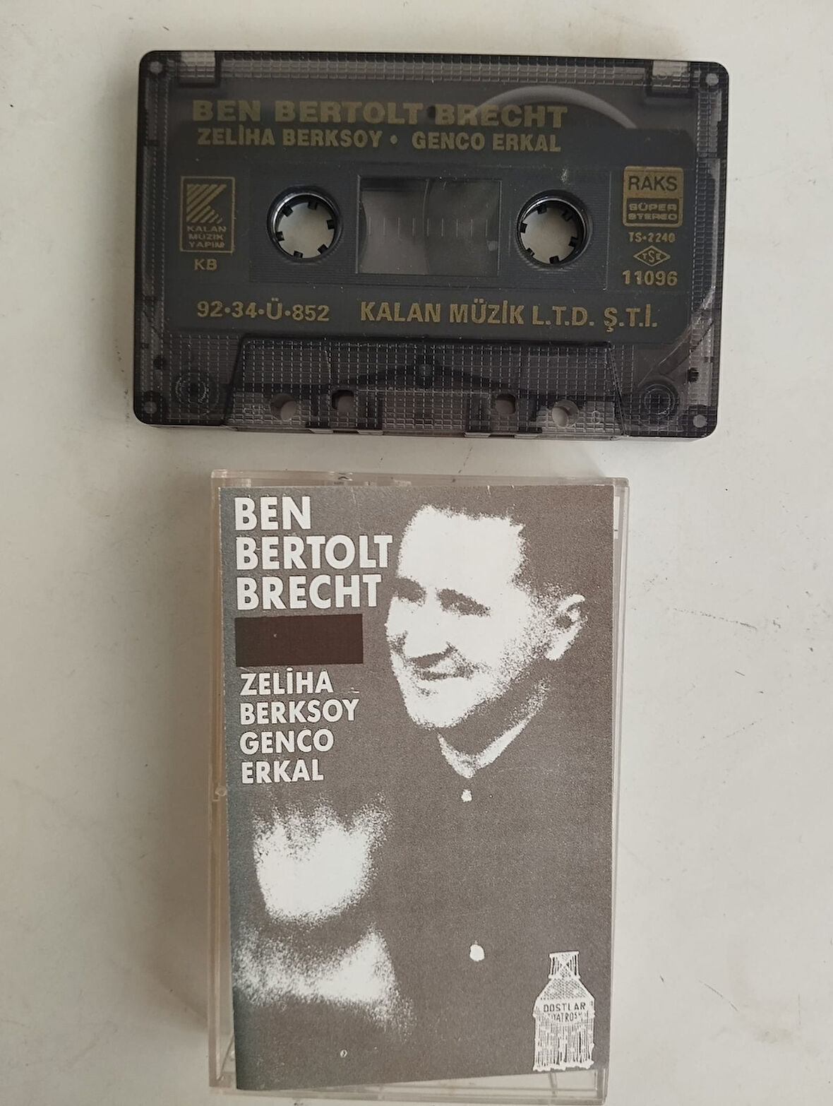 Genco Erkal / Zeliha Berksoy - Ben Bertolt Brecht  -  1992  Türkiye Basım Kaset Albüm-2.el
