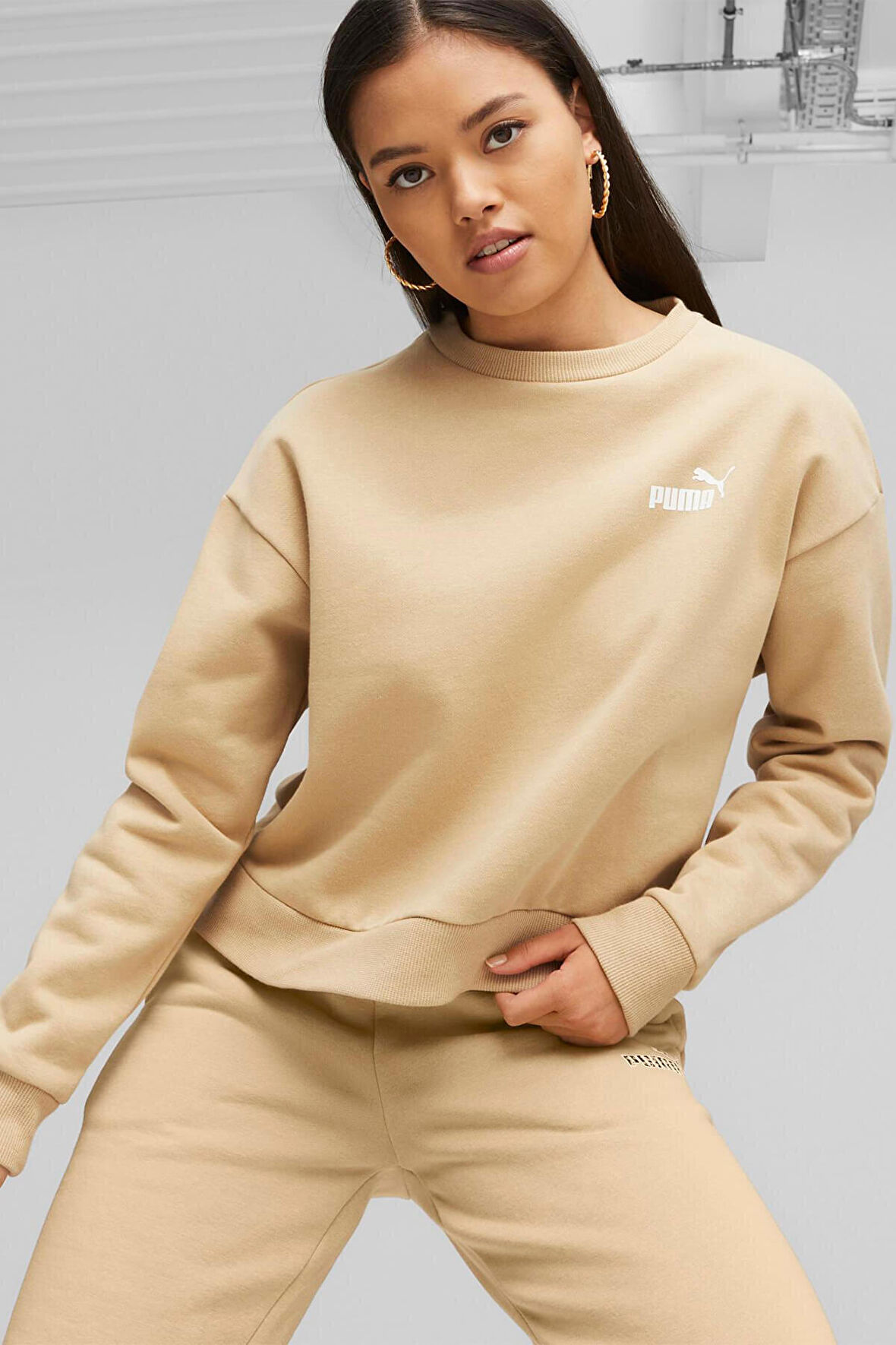 ESS+ Relaxed Small Logo C Bej Kadın Sweatshirt