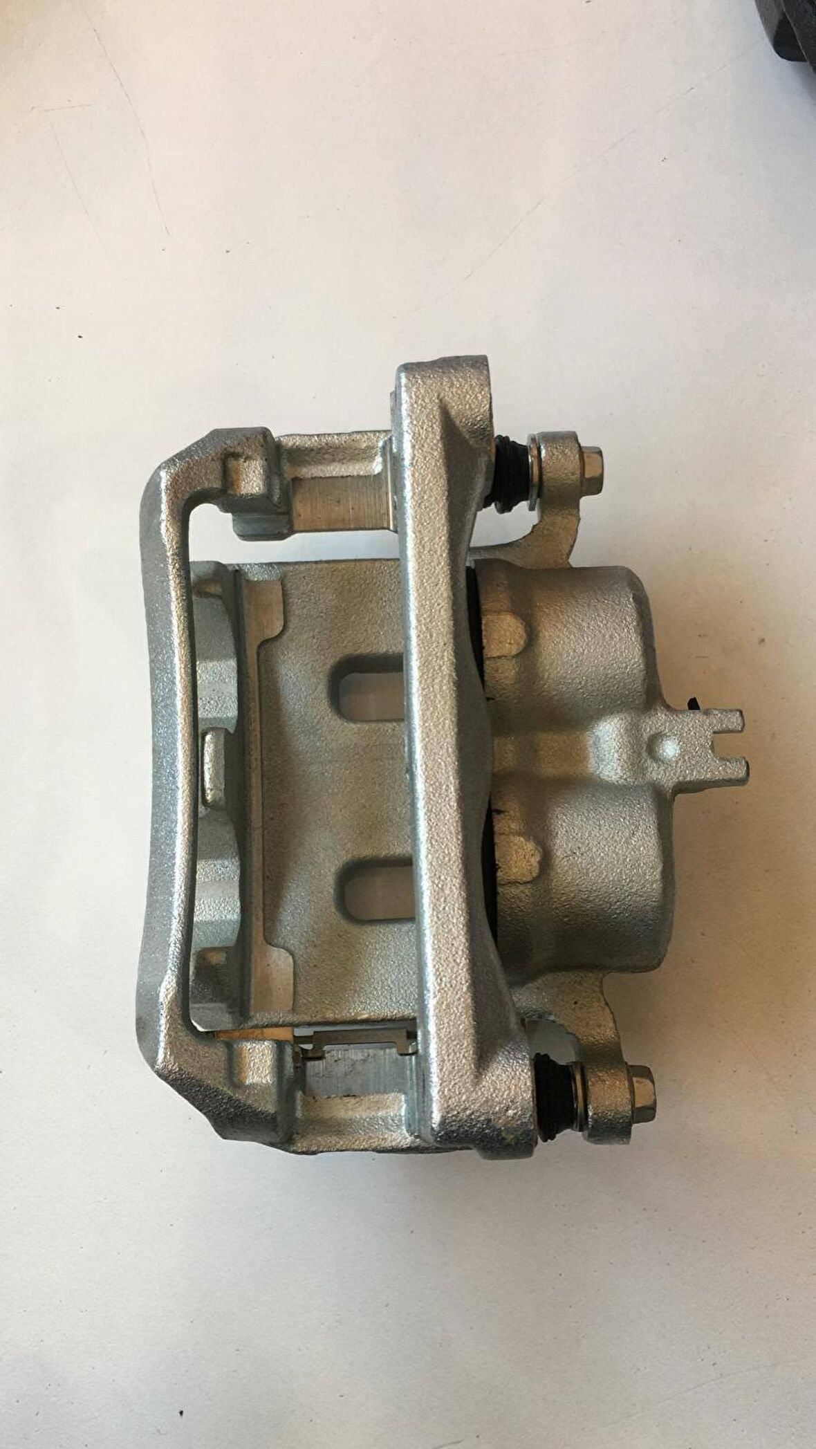 KALİPER FREN NAVARA 15-18 ÖN SOL / 41011-2ZG0A
