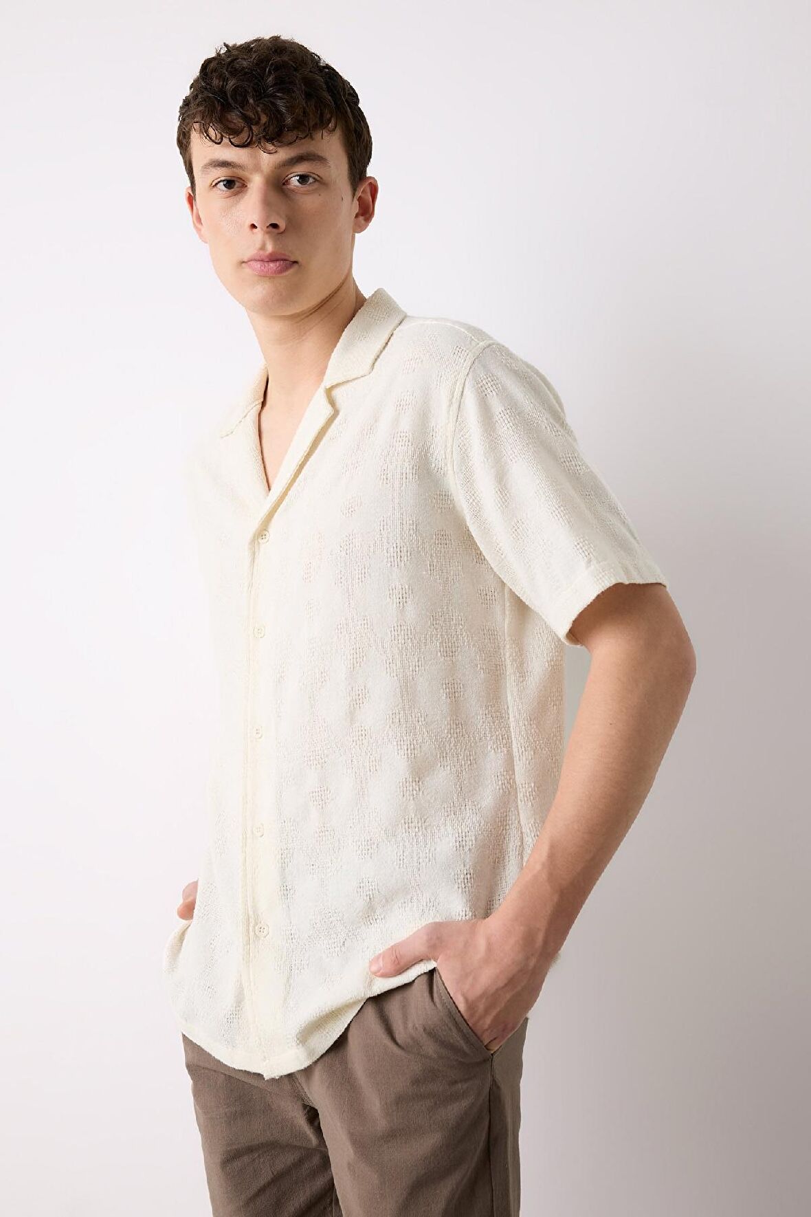 DeFacto Regular Fit Apaş Yaka Yazlık Kısa Kollu Gömlek E0790AX25SPER83