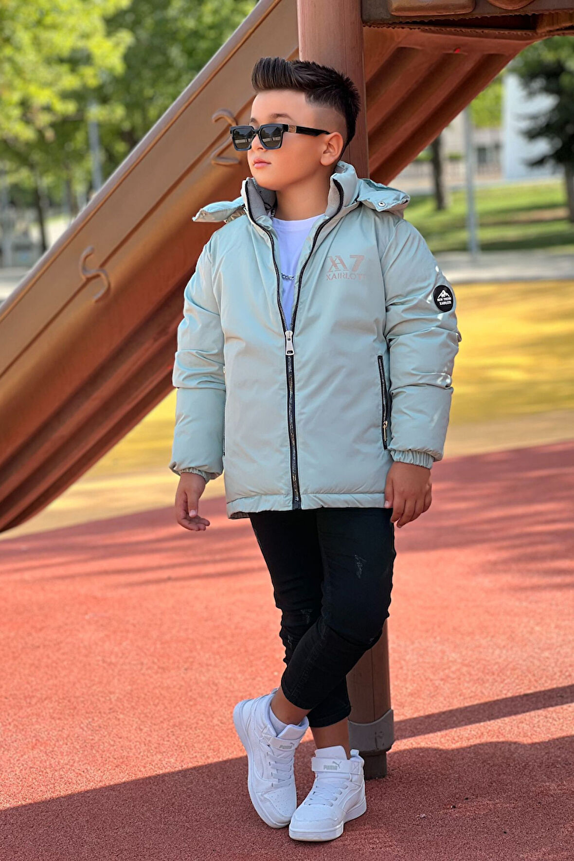 Erkek Çocuk Çıkarılabilir Kapüşonlu Baskılı Yakası Detaylı Kışlık Mont KM3501