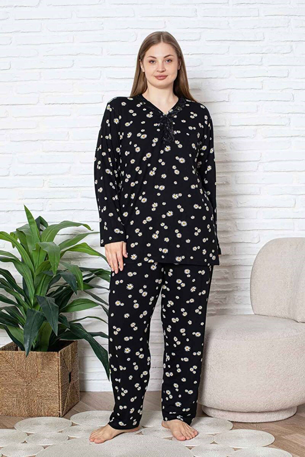 Kadın Papatya Desenli V Yaka 3 Düğmeli Viskon Büyük Beden Mevsimlik Uzun Kol Pijama Takımı