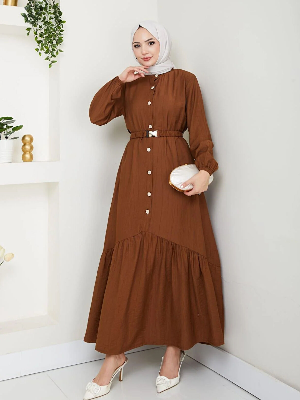 Kadın Beli Kemerli Düğme Detaylı Çilek Kumaş Kahverengi Elbise