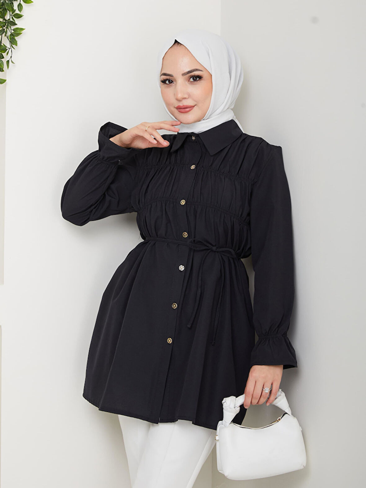 Kadın Düğmeli Bağcık Detaylı Siyah Gömlek