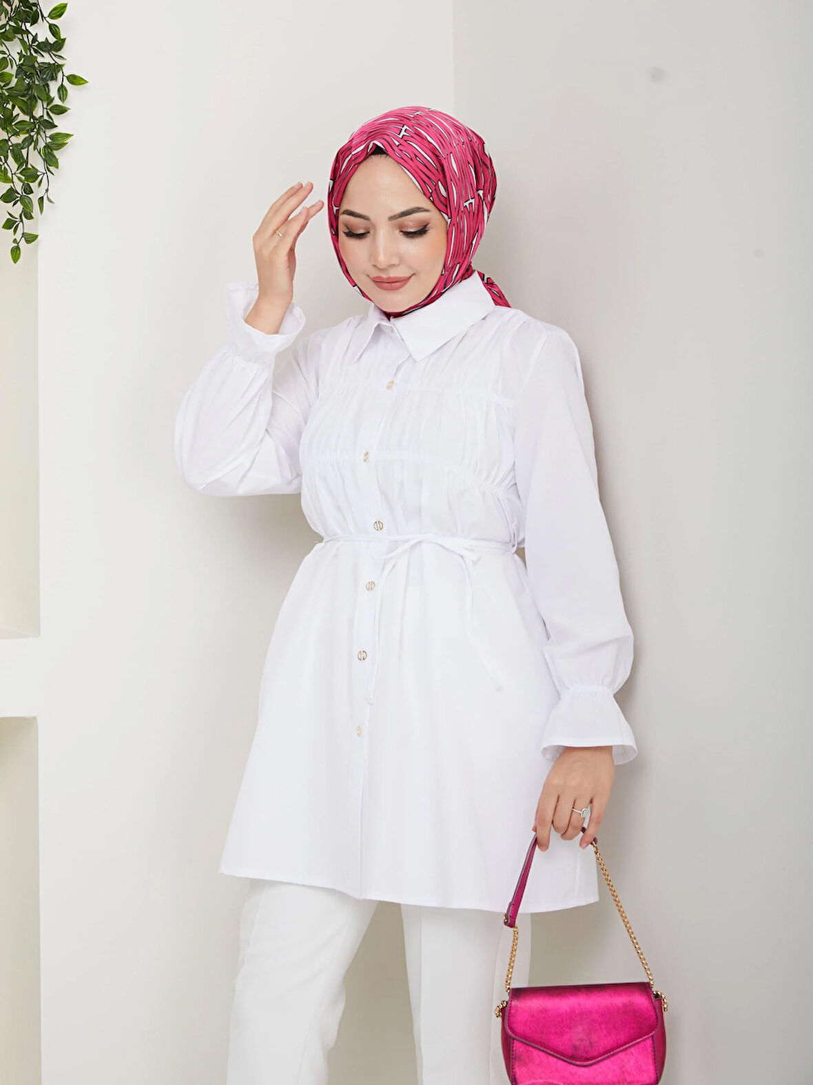 Kadın Düğmeli Bağcık Detaylı Beyaz Gömlek