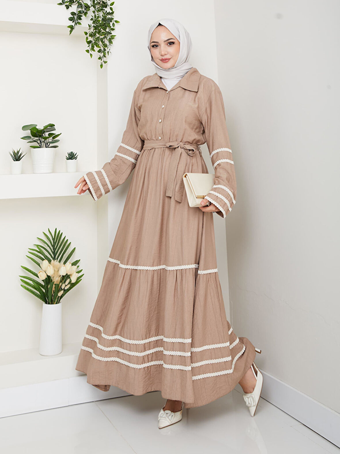 Kadın Çilek Kumaş Şerit Detaylı Kuşaklı Vizon Elbise 