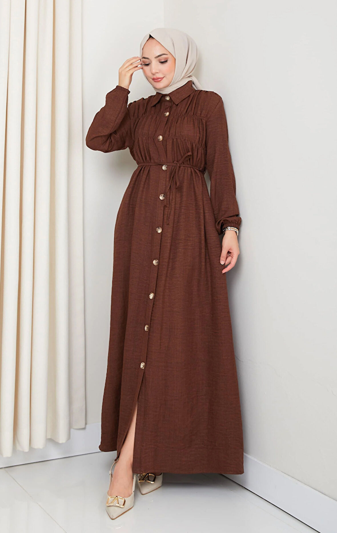 Kadın Büzgü Detaylı Kuşaklı Düğmeli Kahverengi Elbise